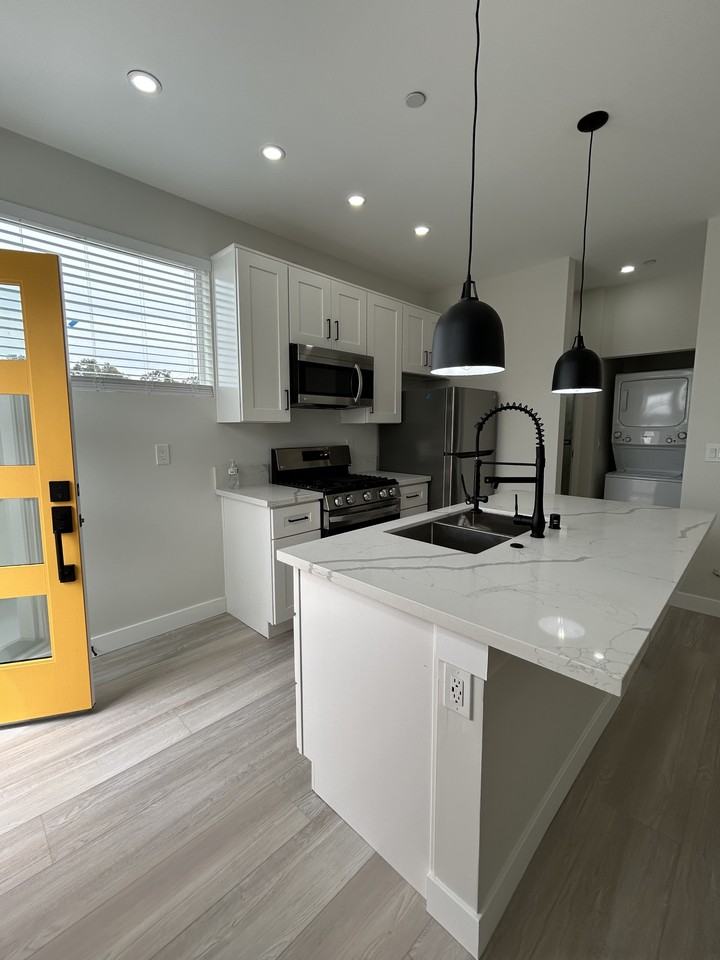 3322 B St #3322 - Photo 2 of 31