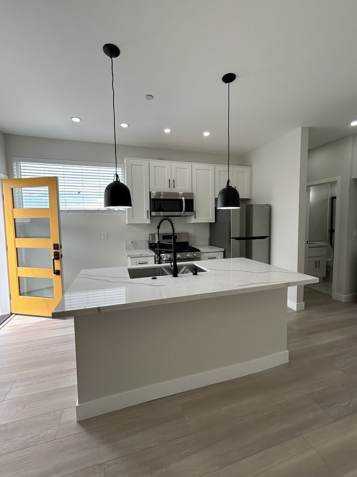 3322 B St #3322 - Photo 4 of 31