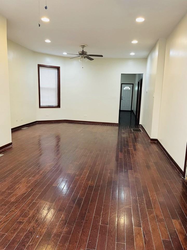 920 N Drake Ave #2A1stFL - Photo 2 of 11
