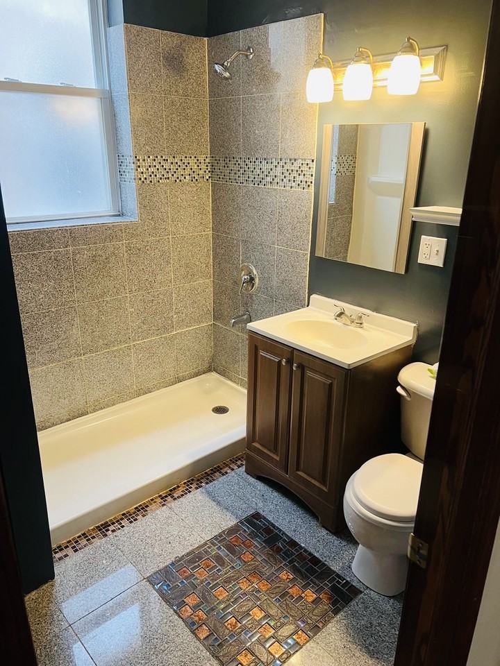 920 N Drake Ave #2A1stFL - Photo 3 of 11