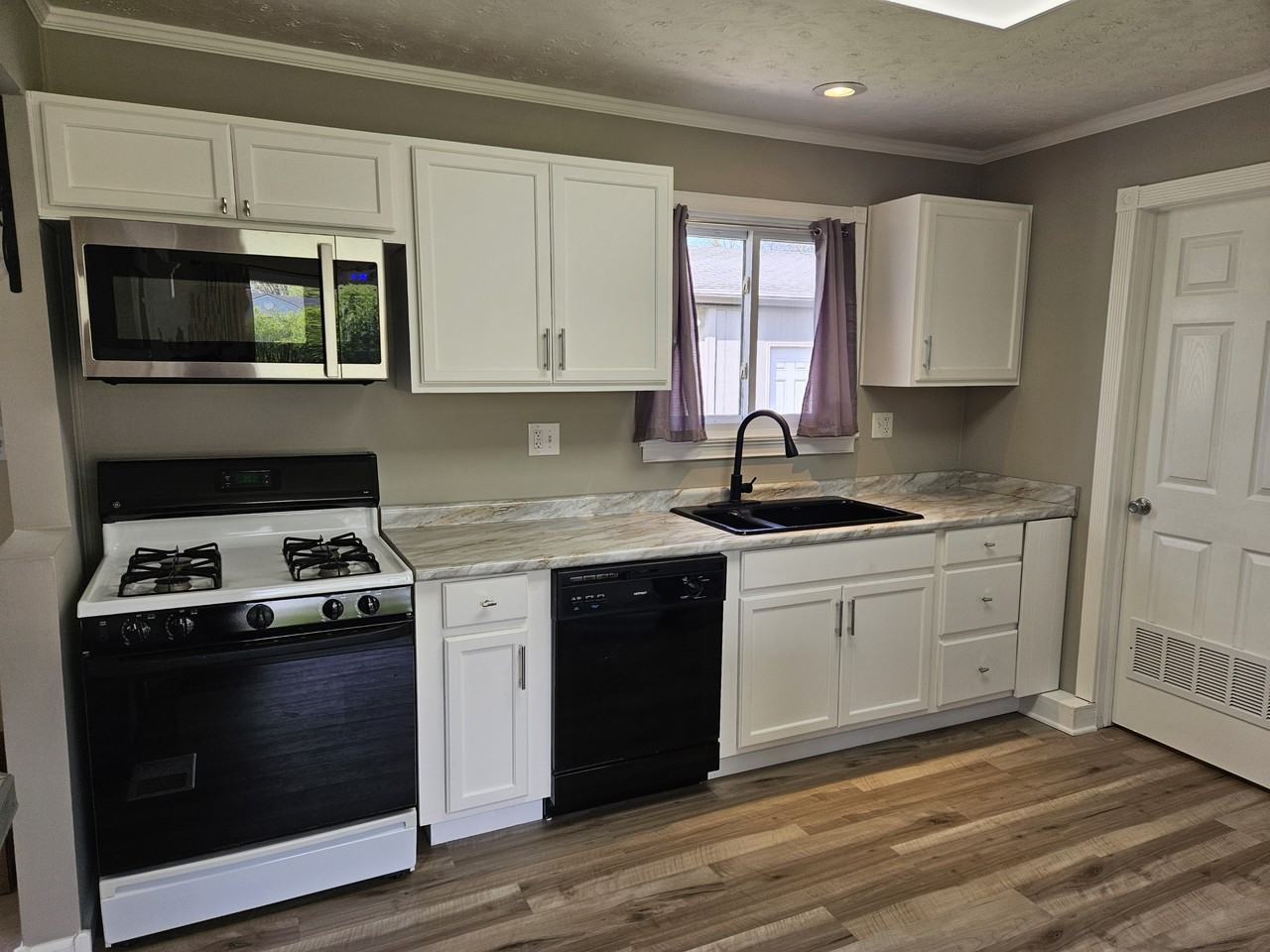 3735 Derbyshire Dr #NA - Photo 3 of 13