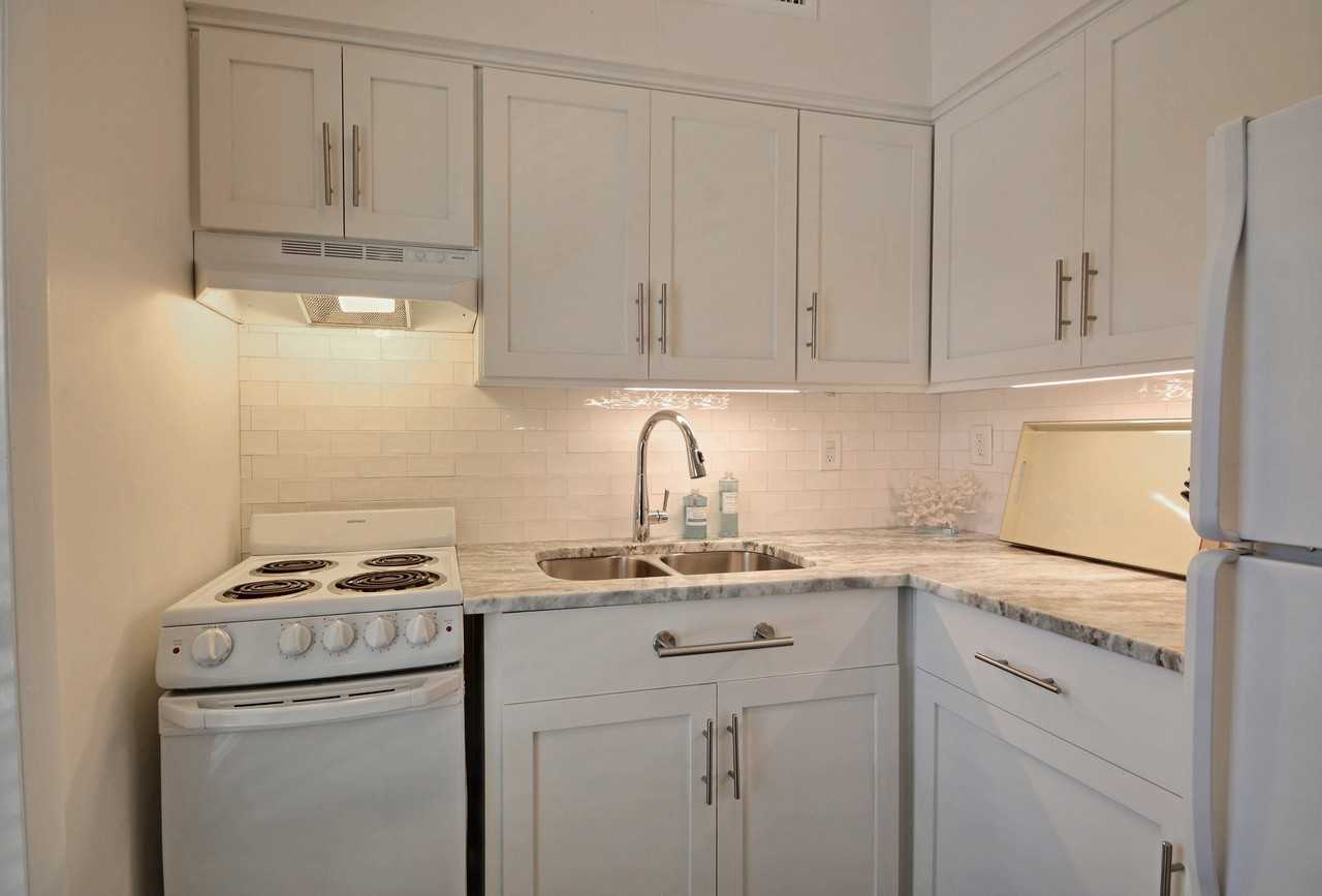 3200 Eagle Dr #4 - Photo 4 of 5
