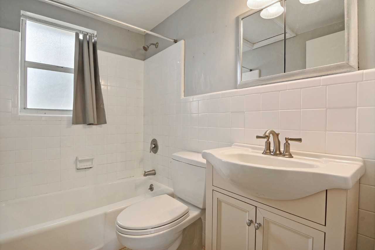 3200 Eagle Dr #4 - Photo 5 of 5