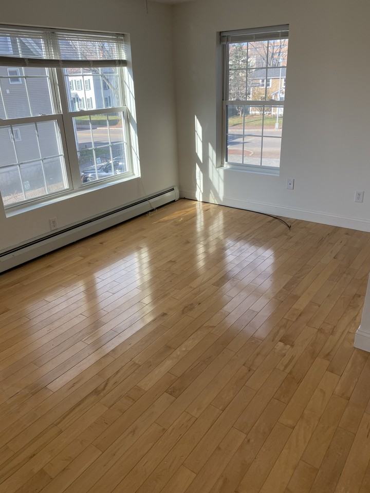 102 E Allen St #D - Photo 3 of 16