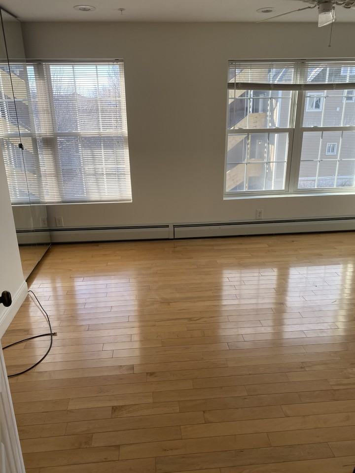 102 E Allen St #D - Photo 2 of 16