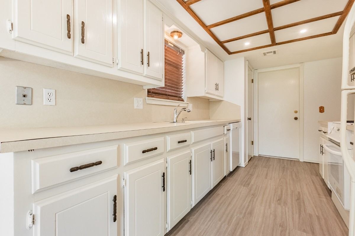 1006 W Neptune Rd #1 - Photo 6 of 14