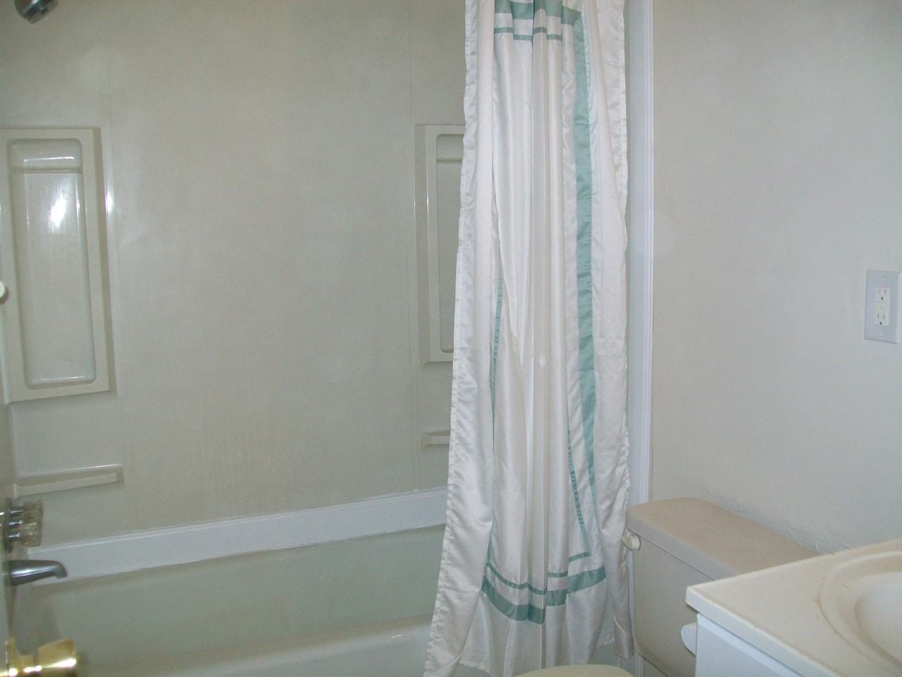 207 N Fern Ave #1 - Photo 5 of 9
