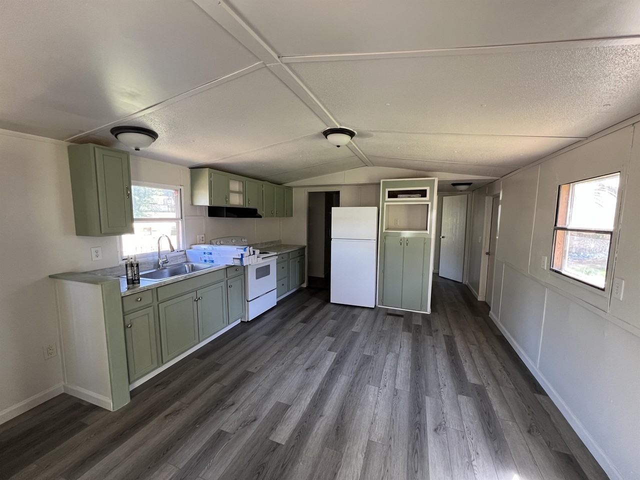 104 Whittle Park Dr - Photo 2 of 9