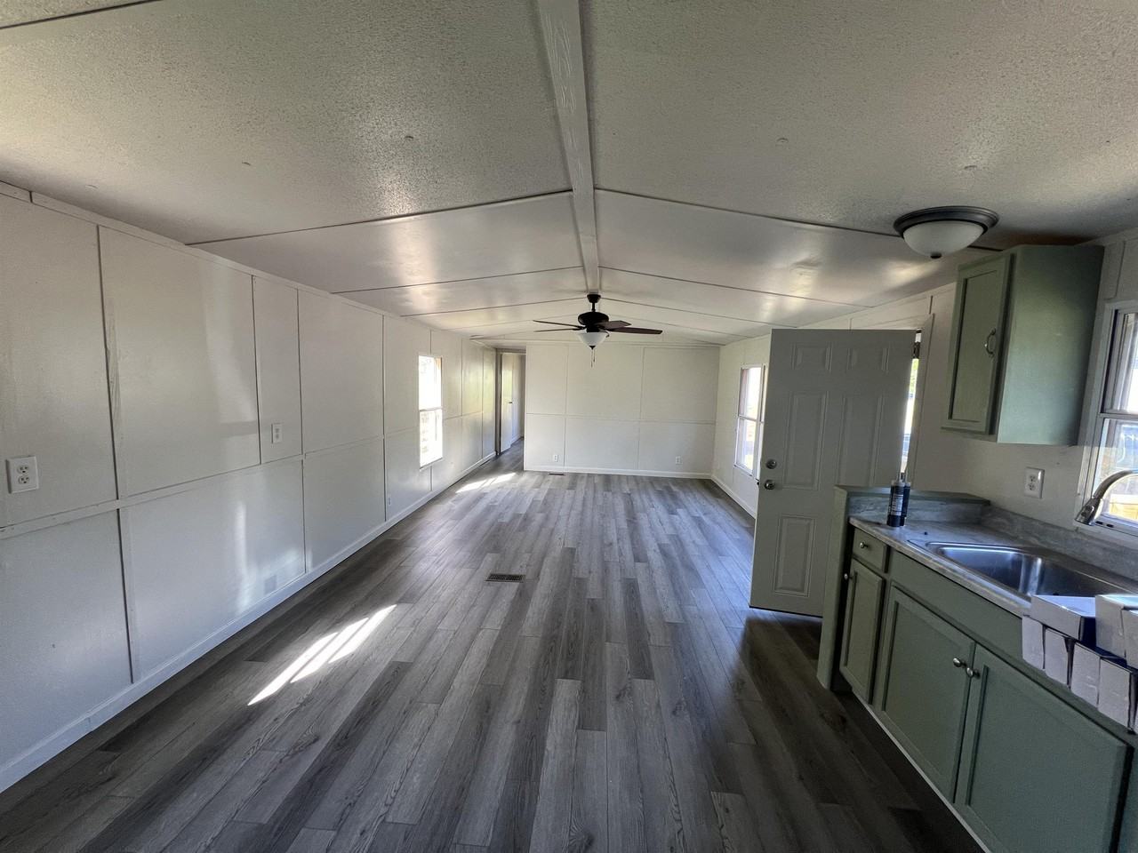 104 Whittle Park Dr - Photo 3 of 9