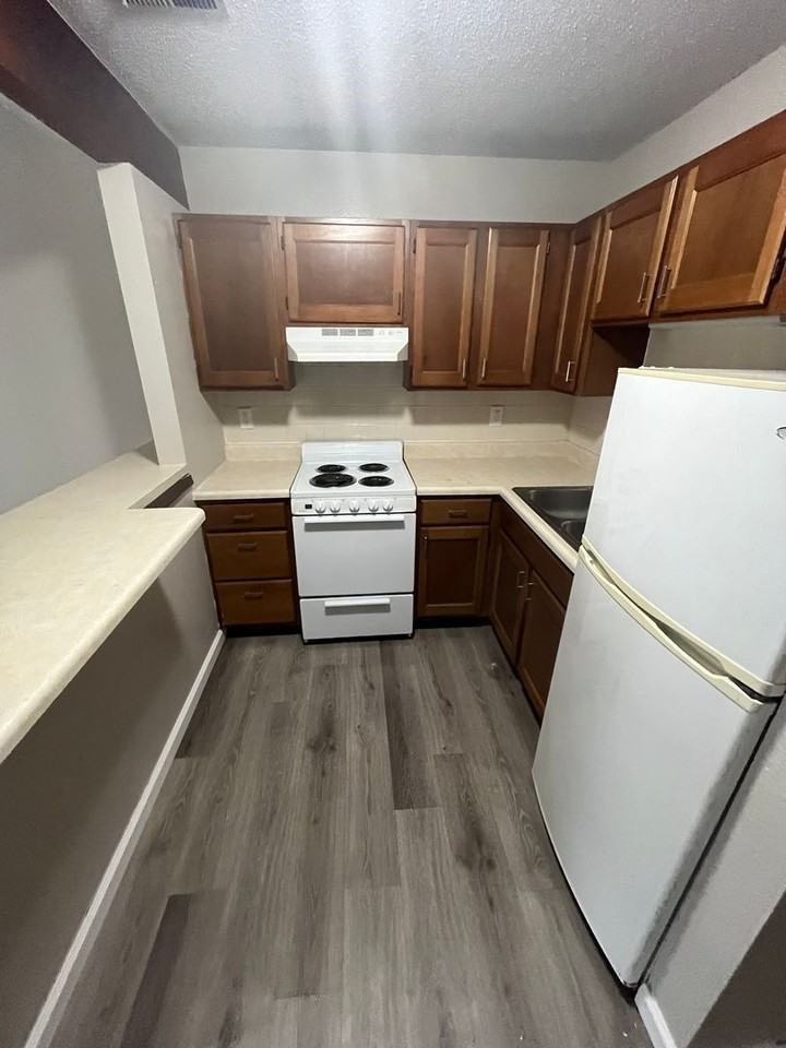 57-72 Village Court - Photo 4 of 14