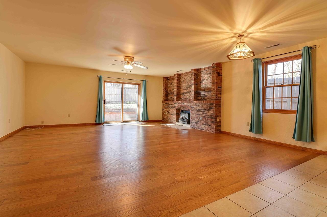 1027 Pine St #1 - Photo 3 of 10