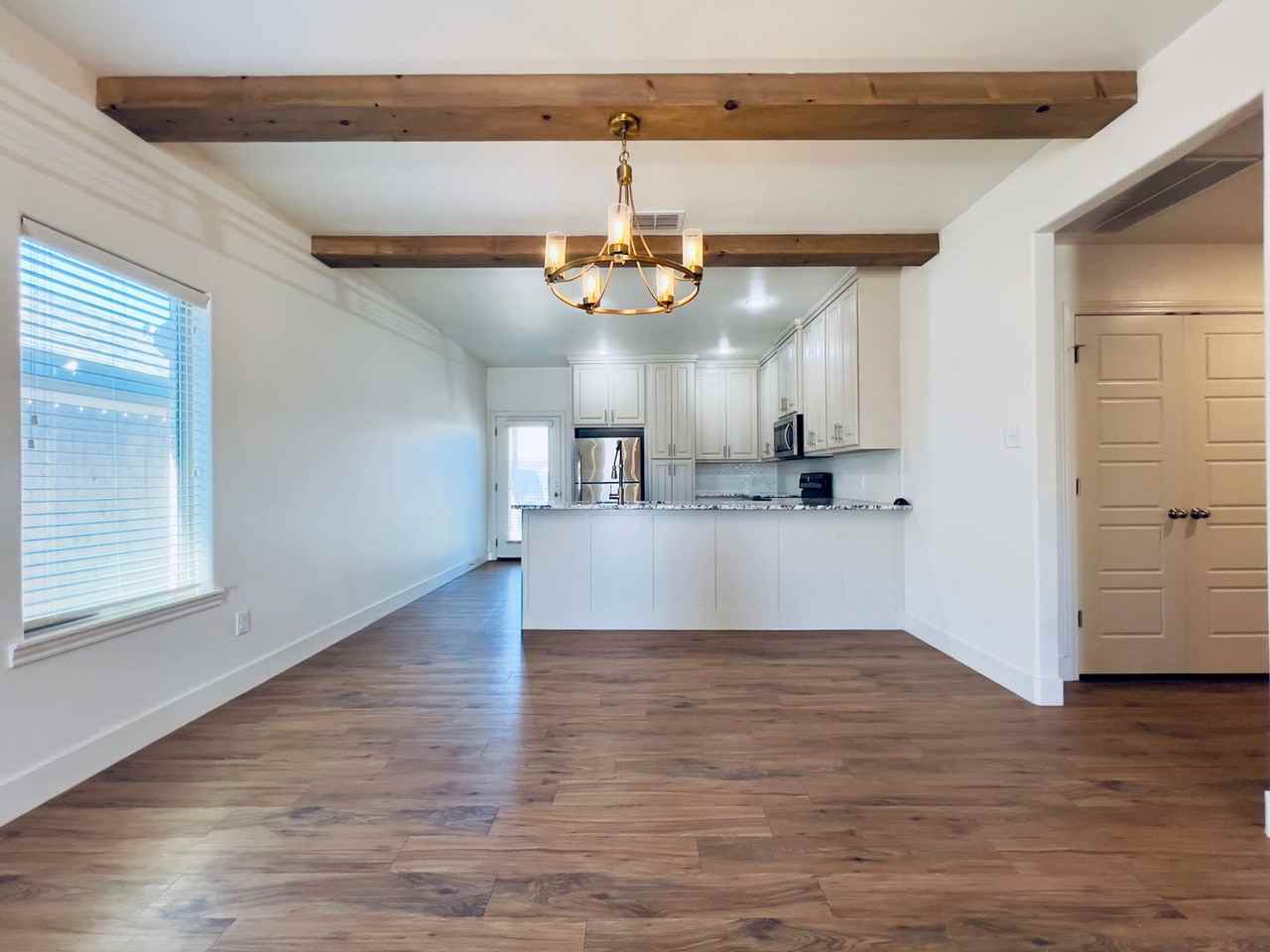 10404 Genoa Ave - Photo 4 of 21