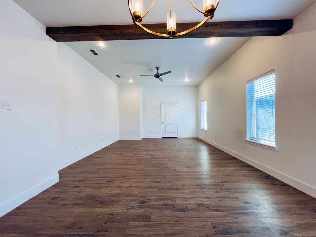 10404 Genoa Ave - Photo 3 of 21