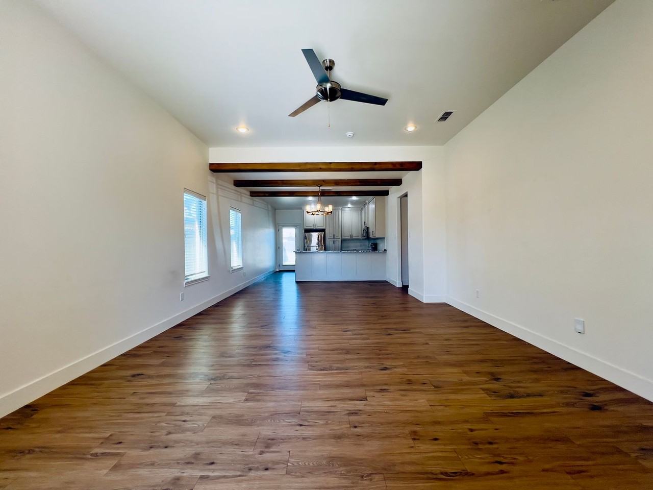 10404 Genoa Ave - Photo 2 of 21