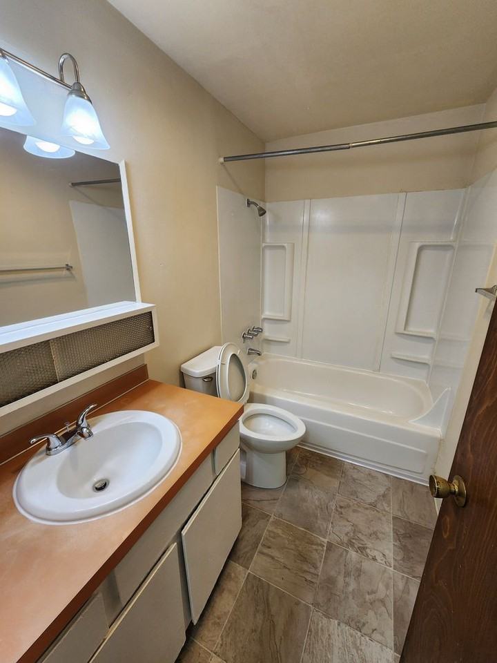 1245 W 7th Aly #12 - Photo 6 of 11