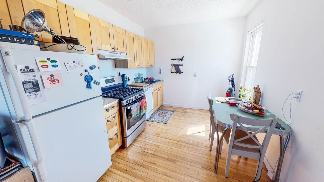 924 State St #5 - Photo 5 of 17