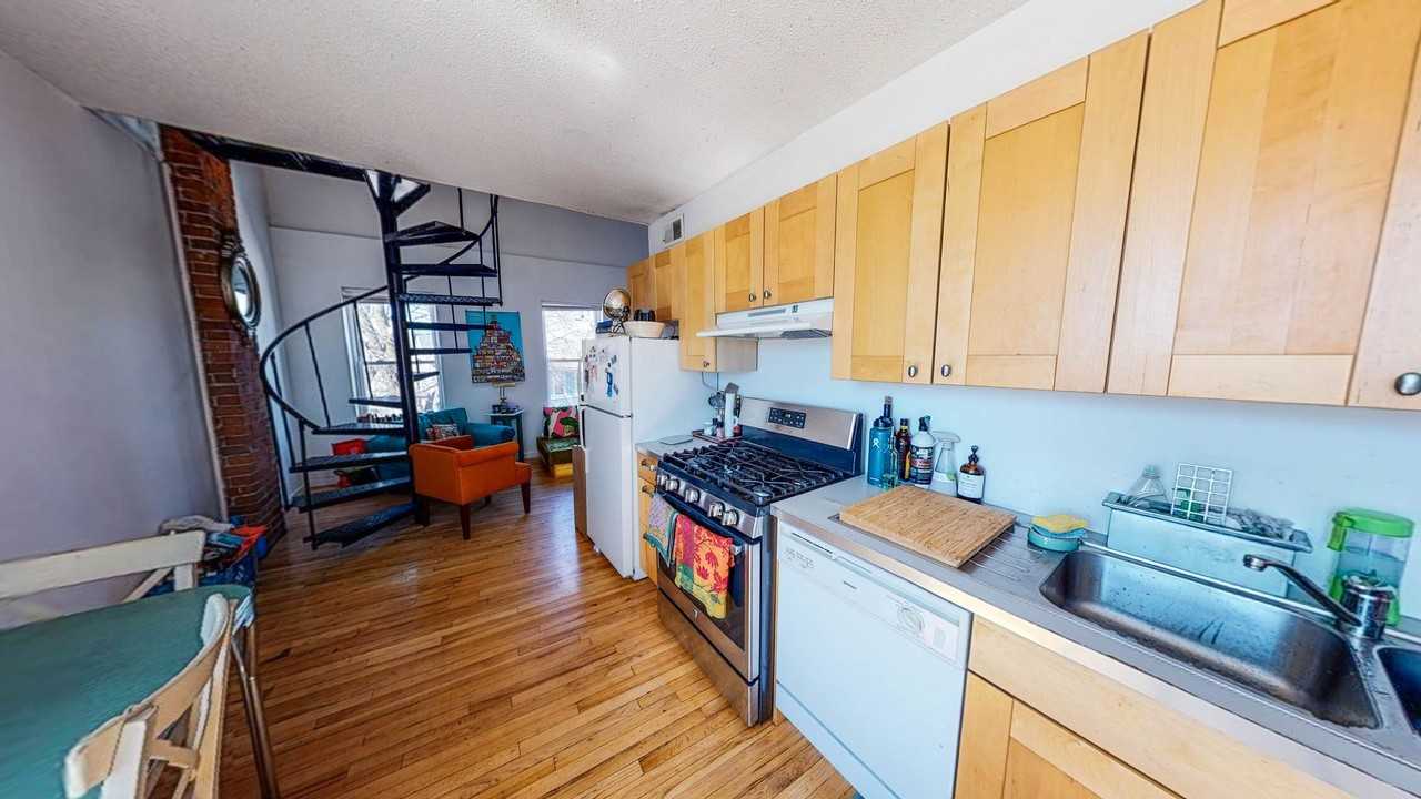 924 State St #5 - Photo 7 of 17
