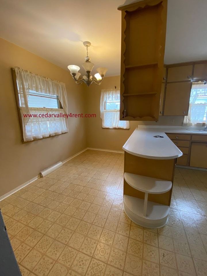 422 Hope Ave - Photo 3 of 11