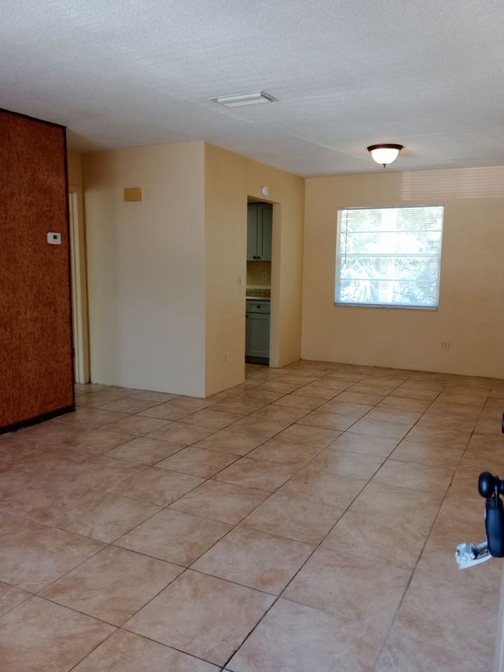 1217 Kennedy Rd - Photo 2 of 9