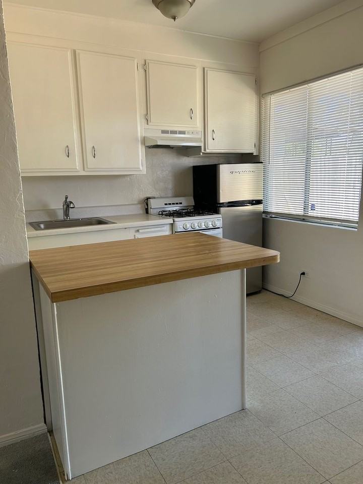 7634 Fox Trl #B - Photo 3 of 9