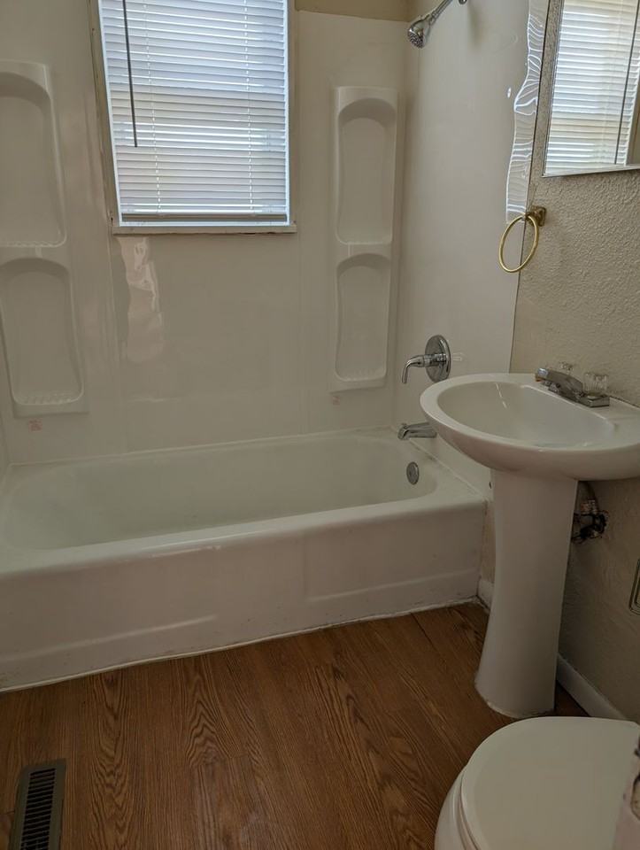 3526 Ne 53rd St - Photo 7 of 8