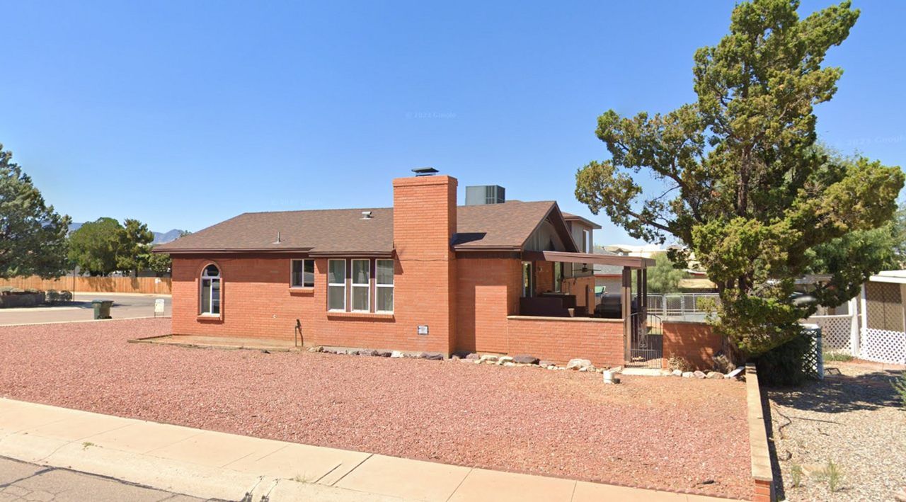 4365 Queens Way - Photo 4 of 20
