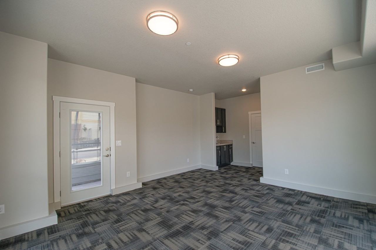 1129 Se Rasmussen Blvd - Photo 3 of 18