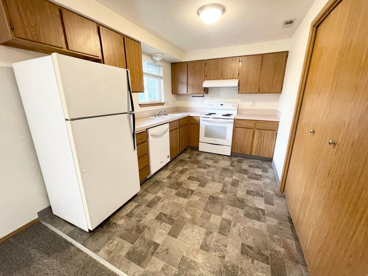 3742 W Rose Hill St #202 - Photo 3 of 22