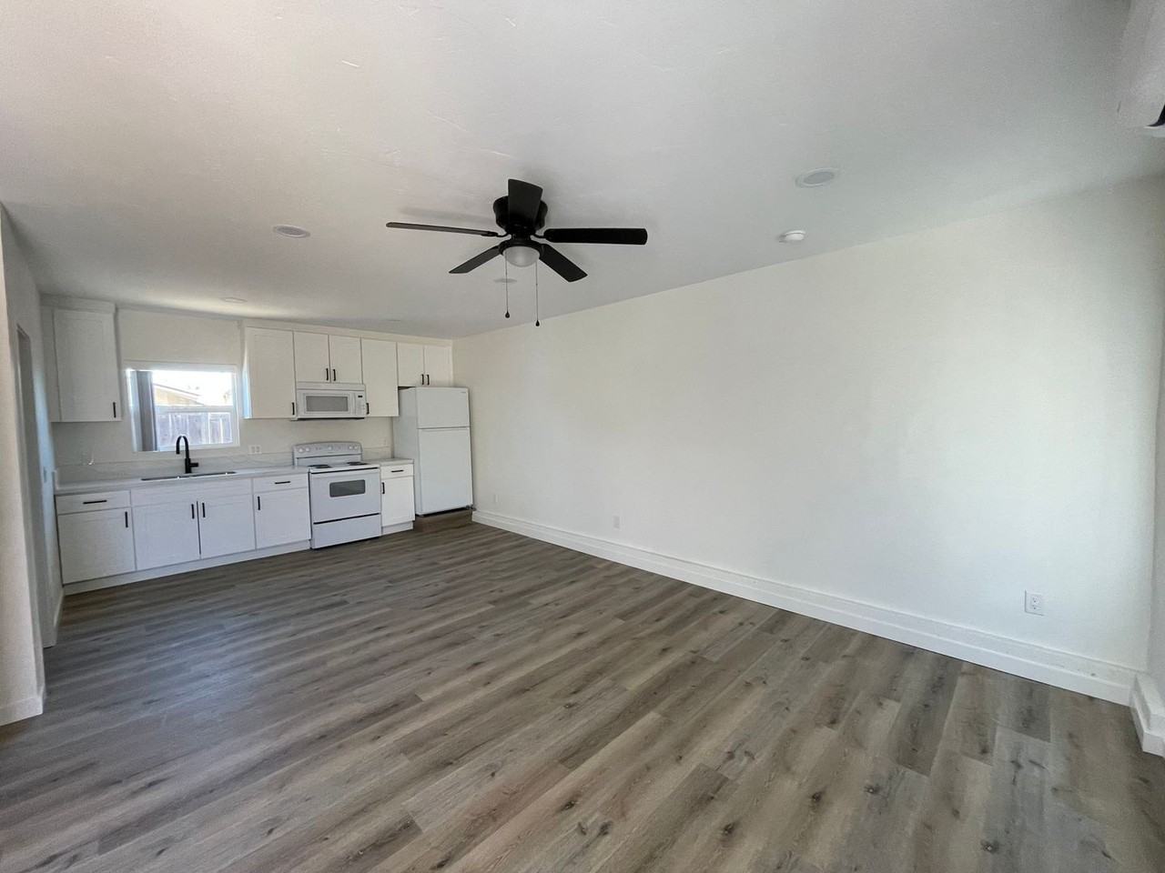 WE-2279 - Photo 2 of 6