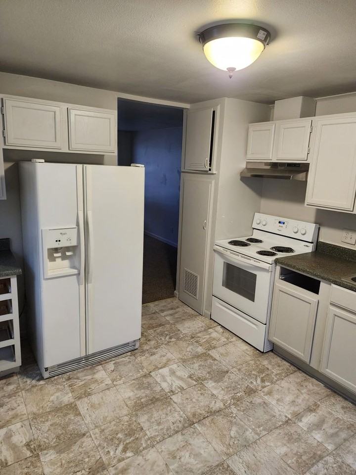 1157 S Christine St - Photo 2 of 6