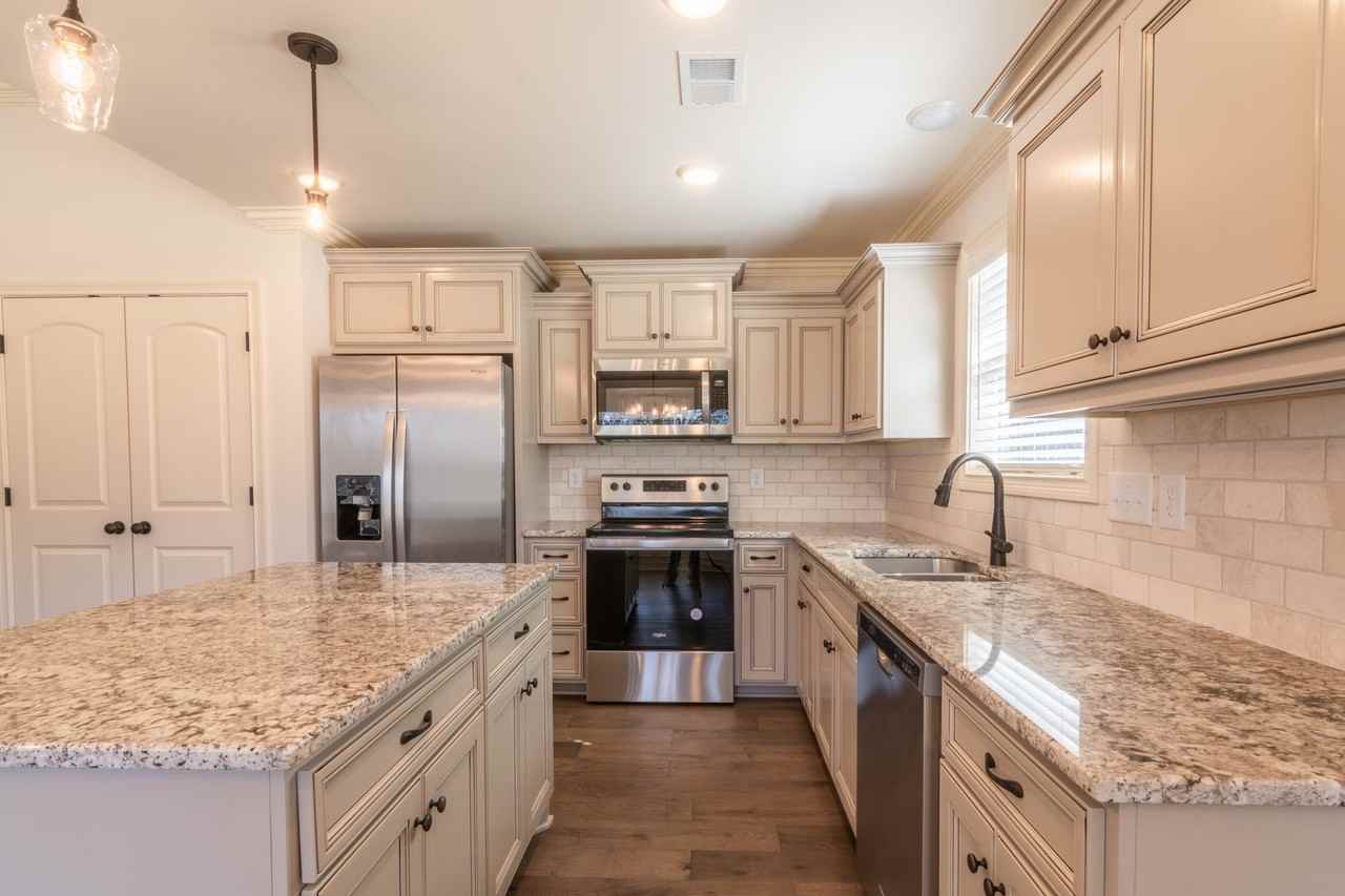 290 Hutch Ct - Photo 2 of 18