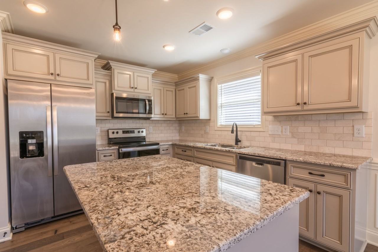 290 Hutch Ct - Photo 3 of 18