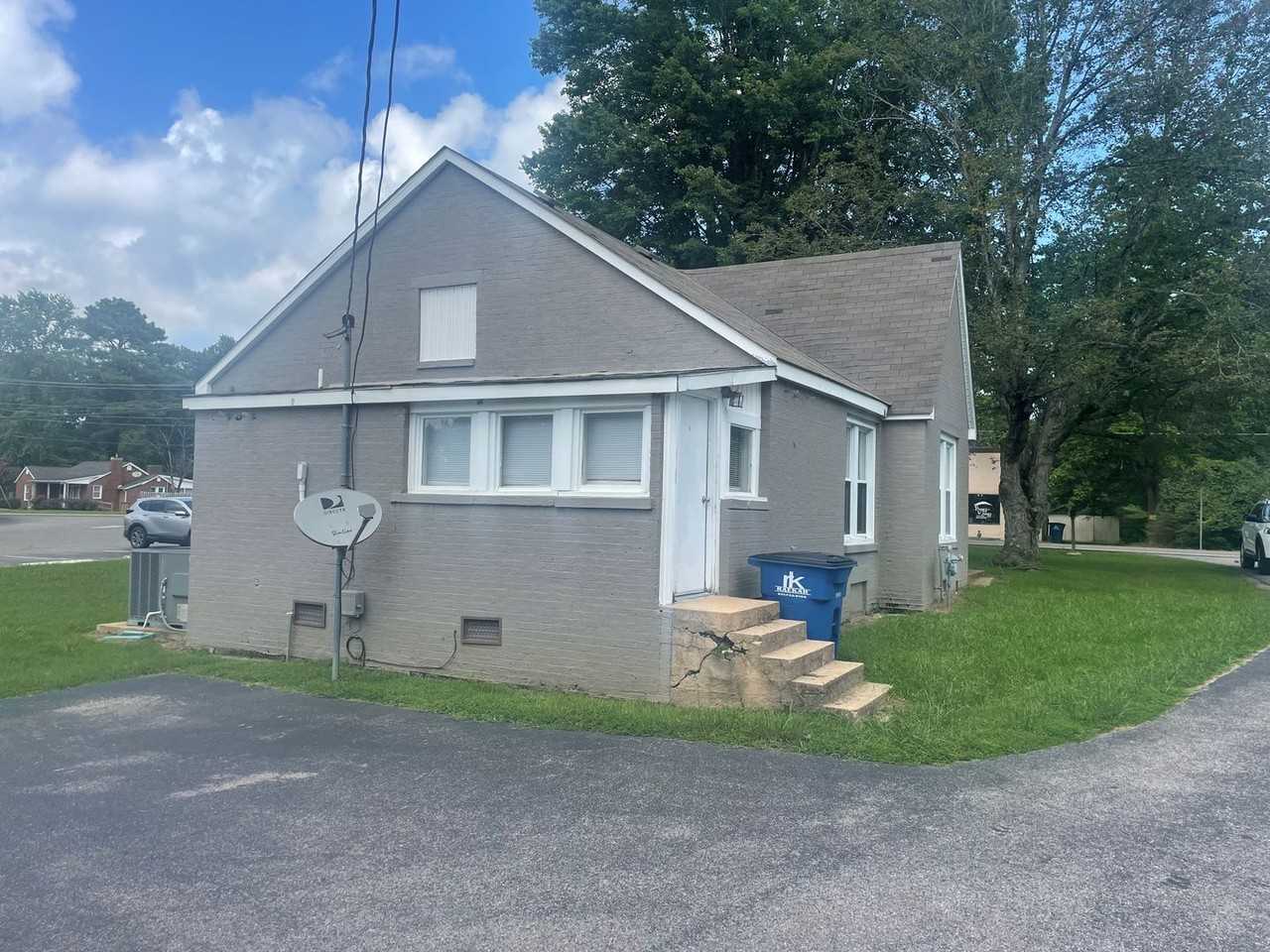 630 Elm St - Photo 3 of 11