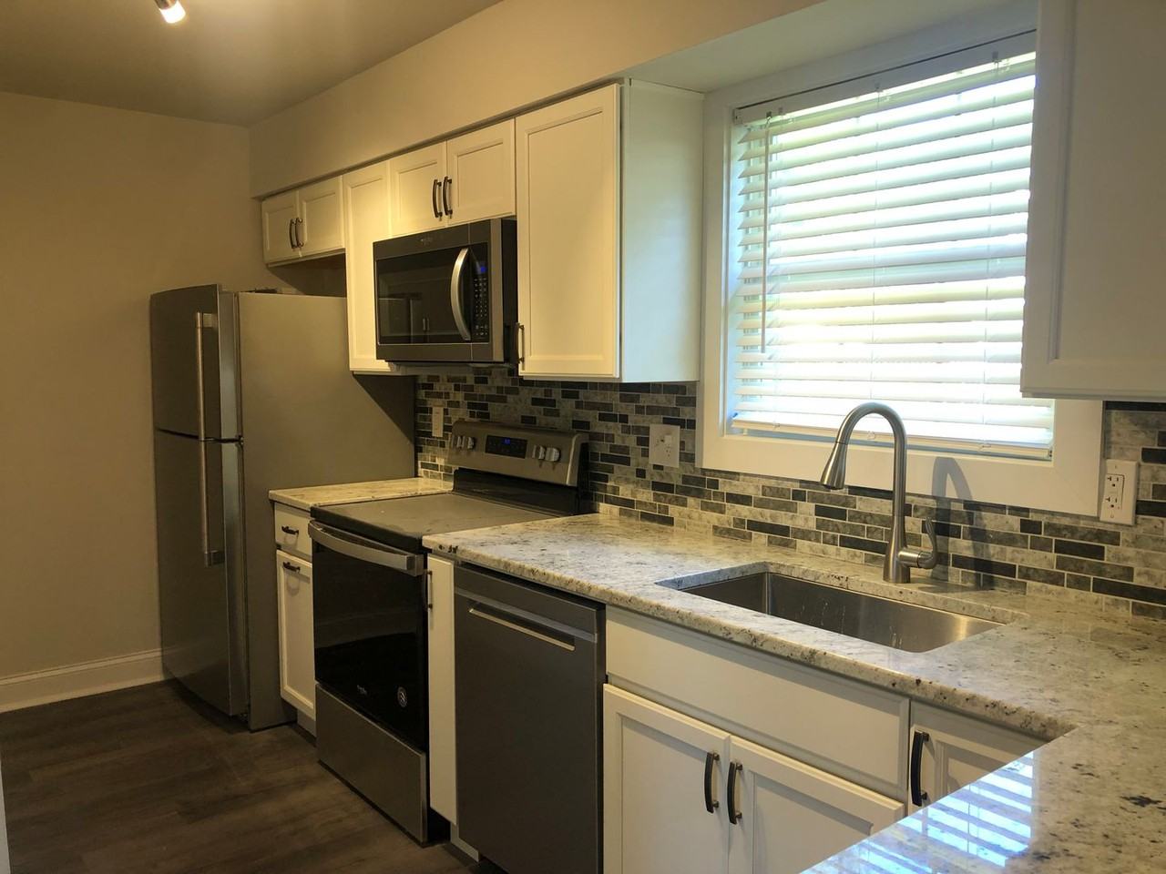 429 Rudder Ln - Photo 2 of 10