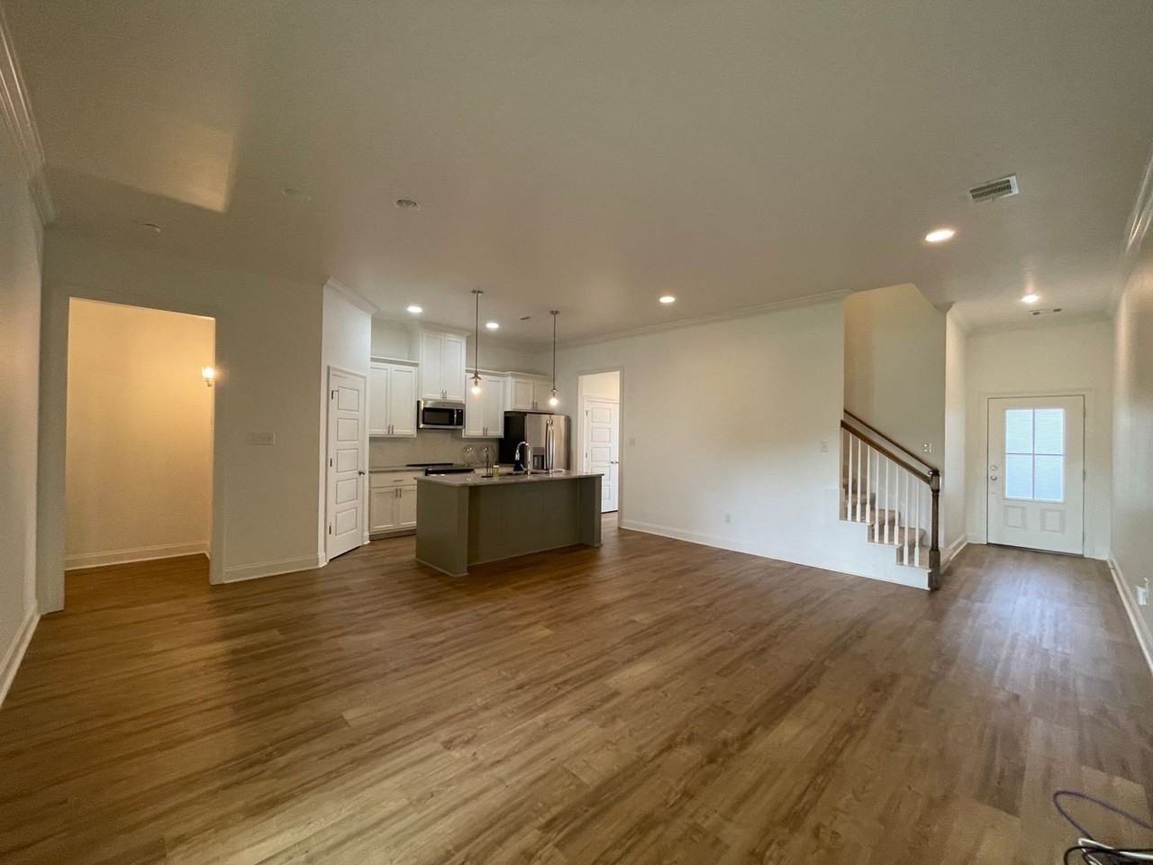 8112 Village Lake Ave - Photo 3 of 20