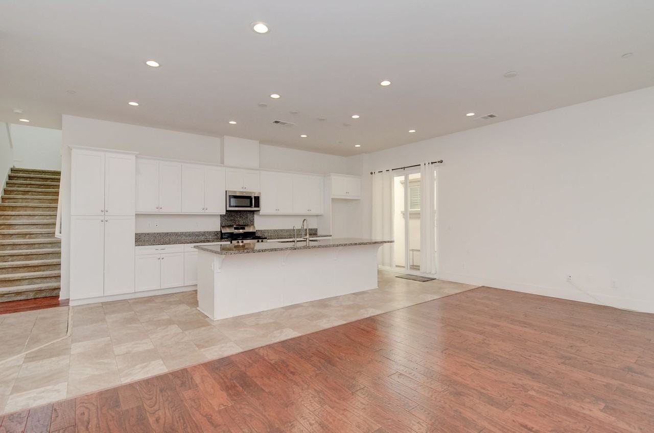 201 W Tribella Ct - Photo 2 of 18