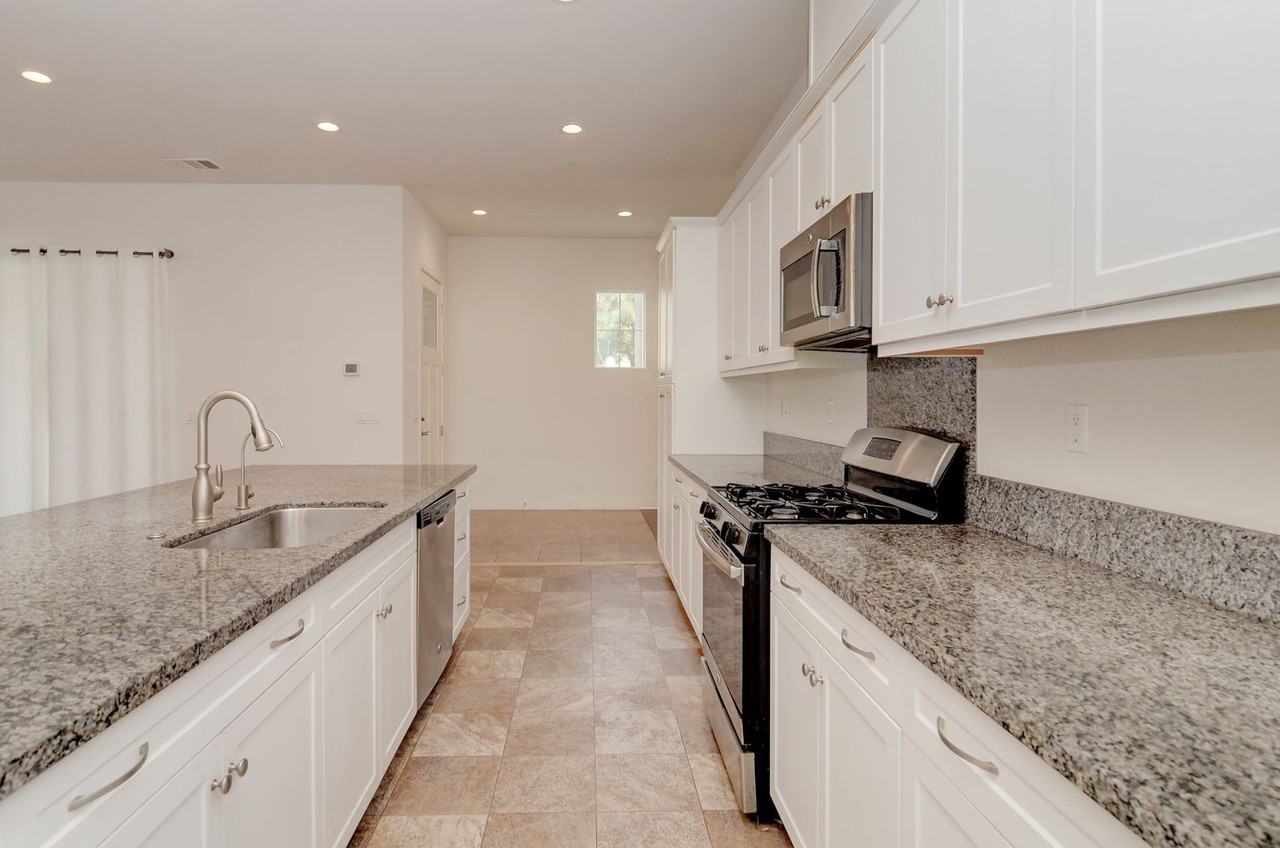 201 W Tribella Ct - Photo 3 of 18