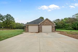 featured image of 445 Oakwoods Dr