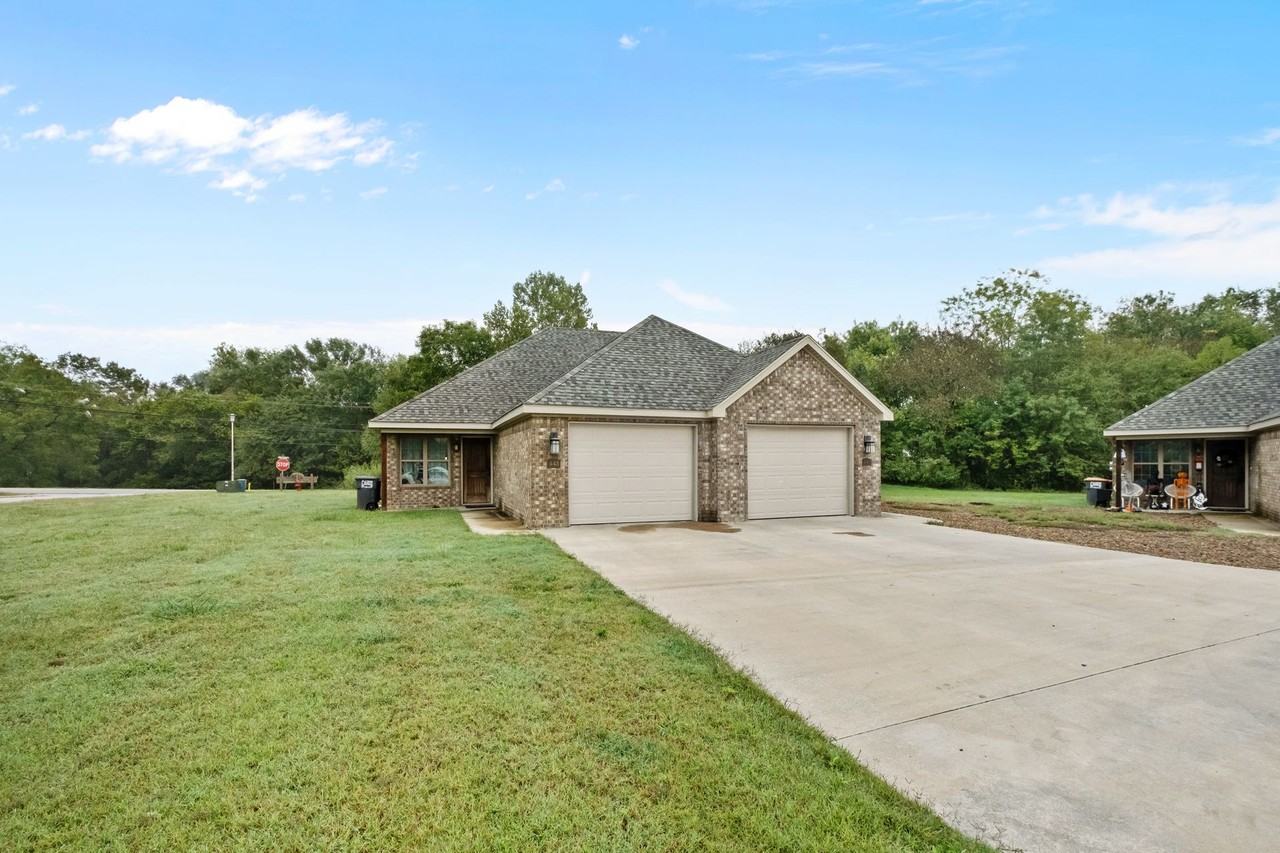445 Oakwoods Dr Duplex - Photo 3 of 26