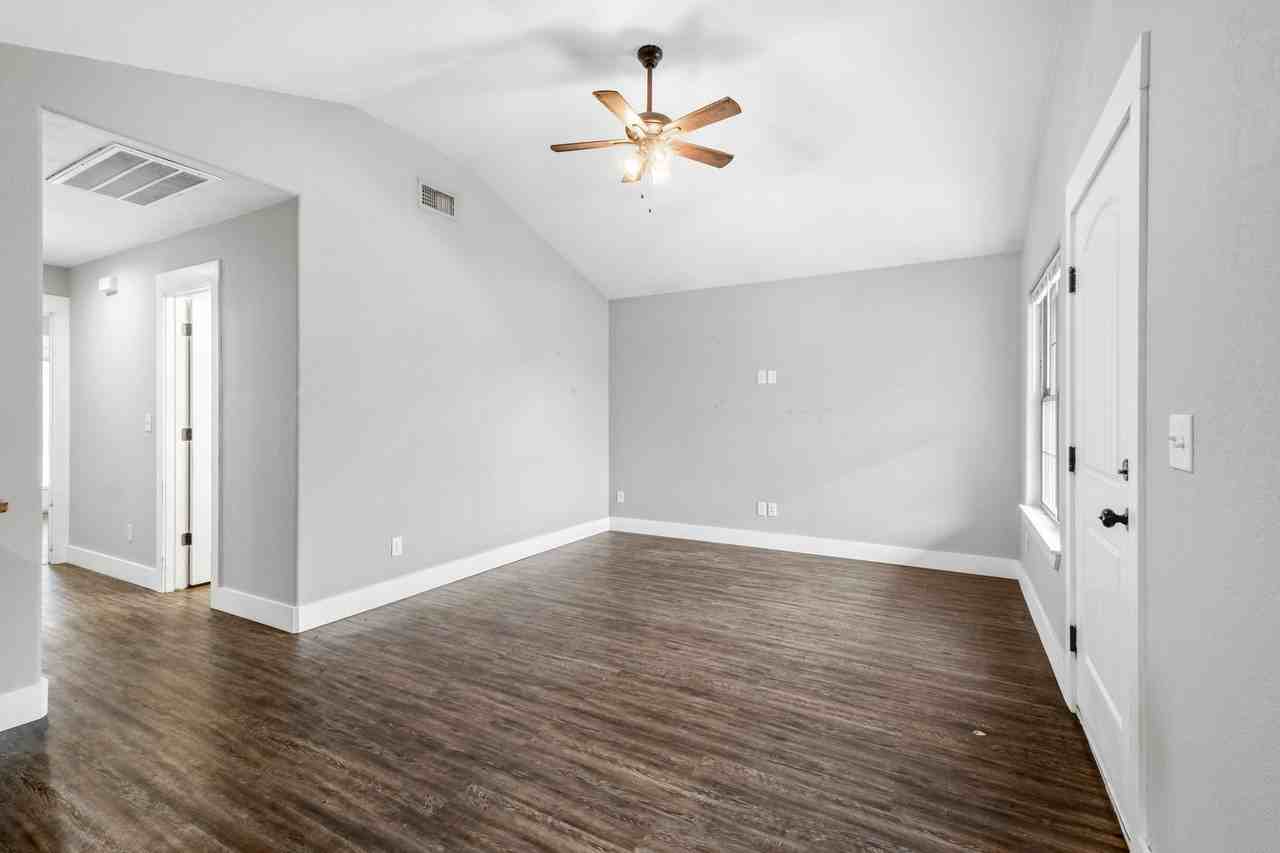 445 Oakwoods Dr Duplex - Photo 6 of 26