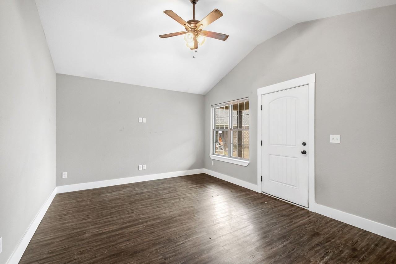 445 Oakwoods Dr Duplex - Photo 7 of 26