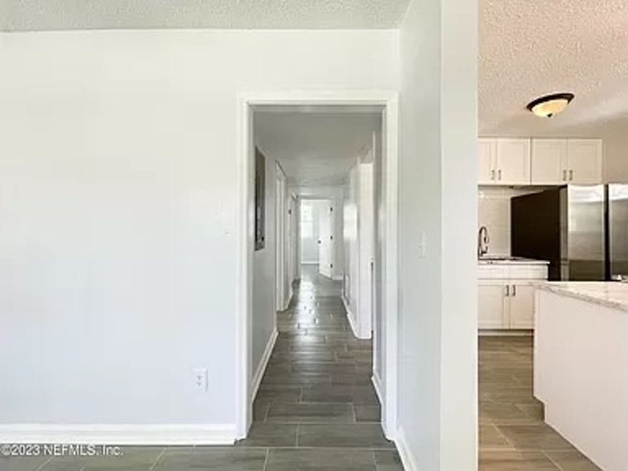 7417 Laura St N - Photo 4 of 14
