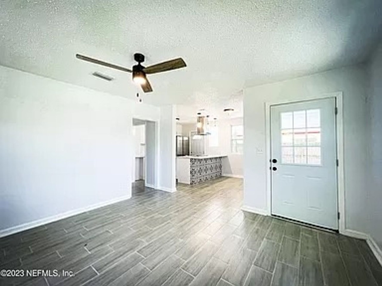 7417 Laura St N - Photo 6 of 14
