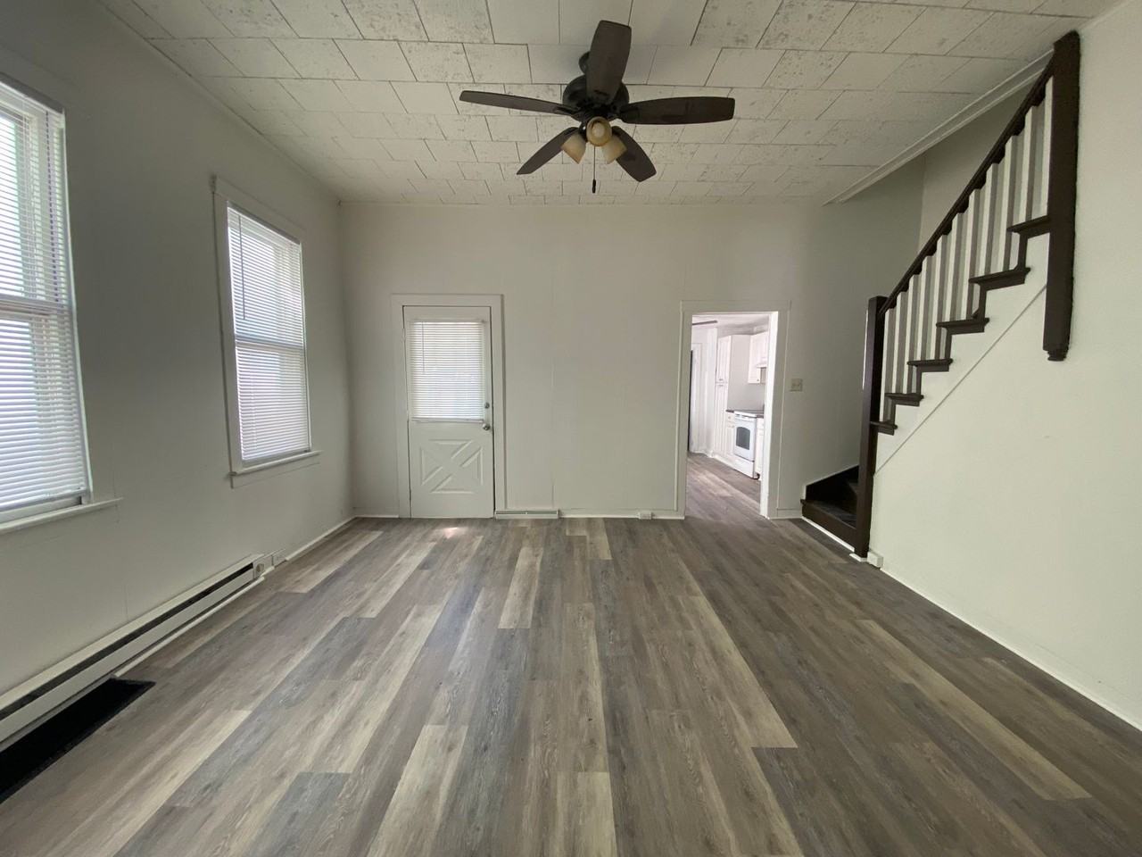 256 S 5th St - Photo 3 of 24