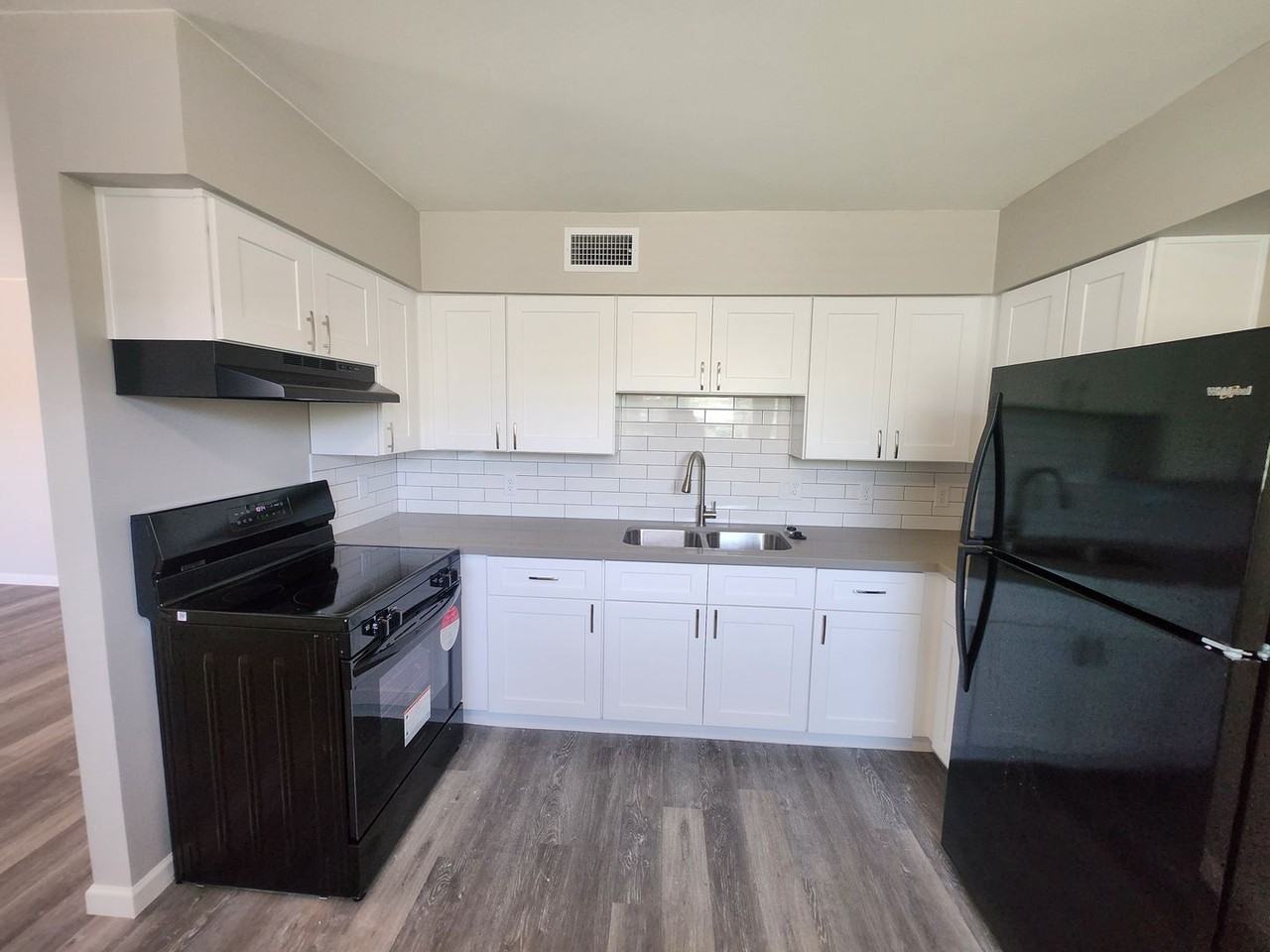 208 E Virginia - Photo 2 of 36