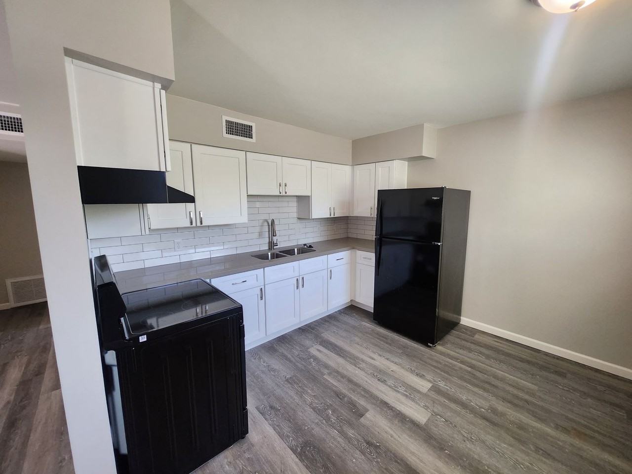 208 E Virginia - Photo 3 of 36