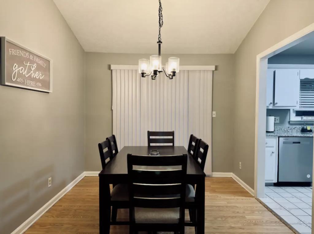 979 Falconcrest Dr - Photo 5 of 15