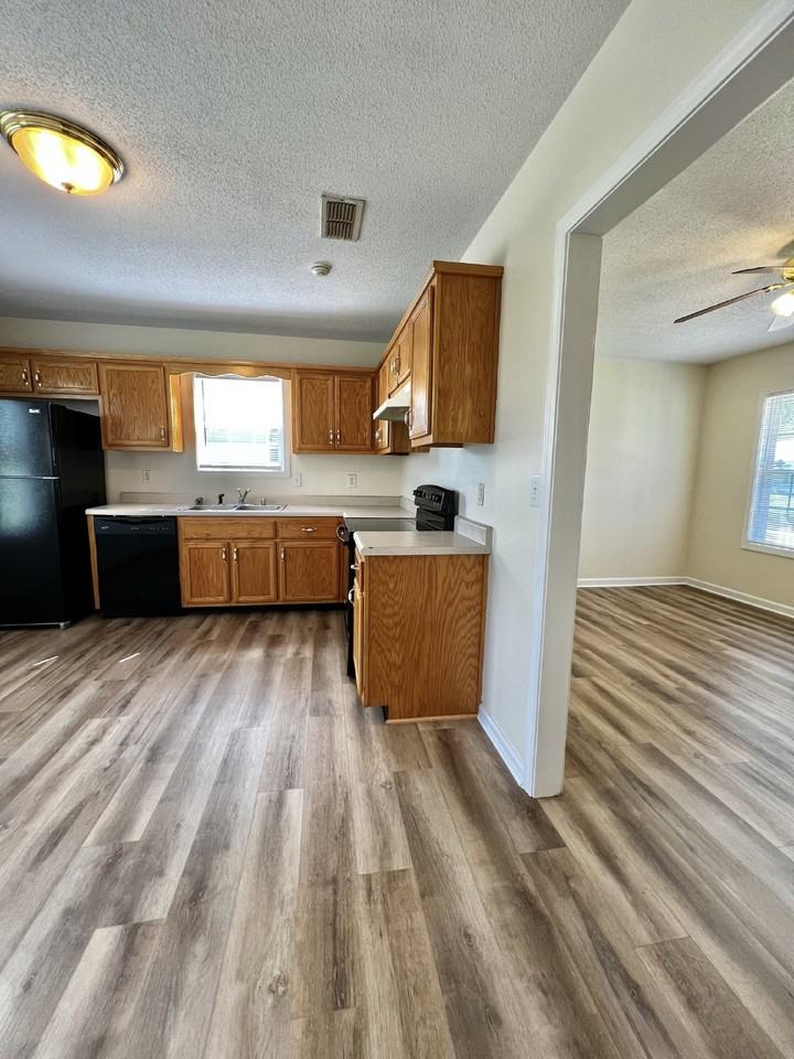 1118 Keith Ave - Photo 3 of 19