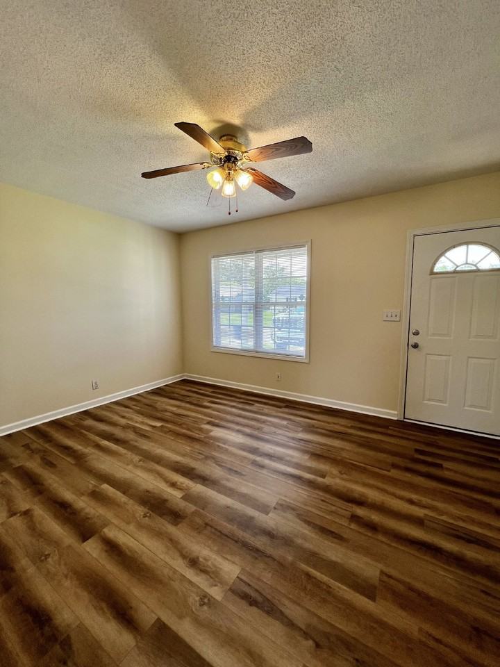 1118 Keith Ave - Photo 6 of 19