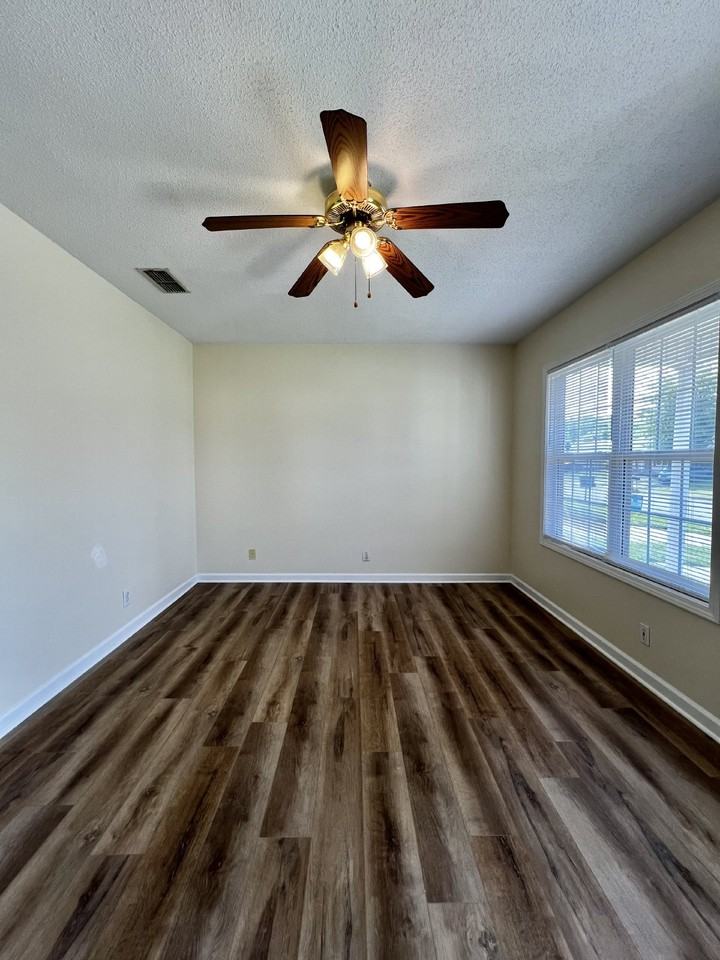 1118 Keith Ave - Photo 7 of 19